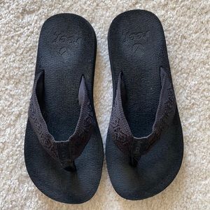 Like new! Black Reef brand sandals or flip flops